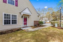 63 Pembroke Ln. photo 4