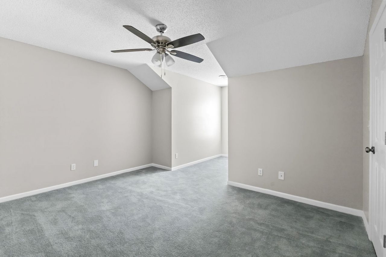 63 Pembroke Ln. Photo 30