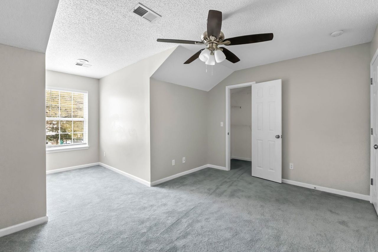 63 Pembroke Ln. Photo 31