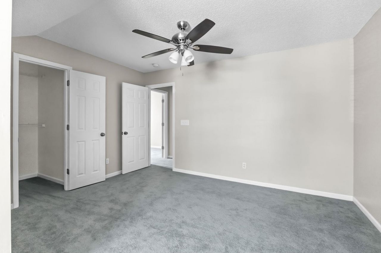 63 Pembroke Ln. Photo 32