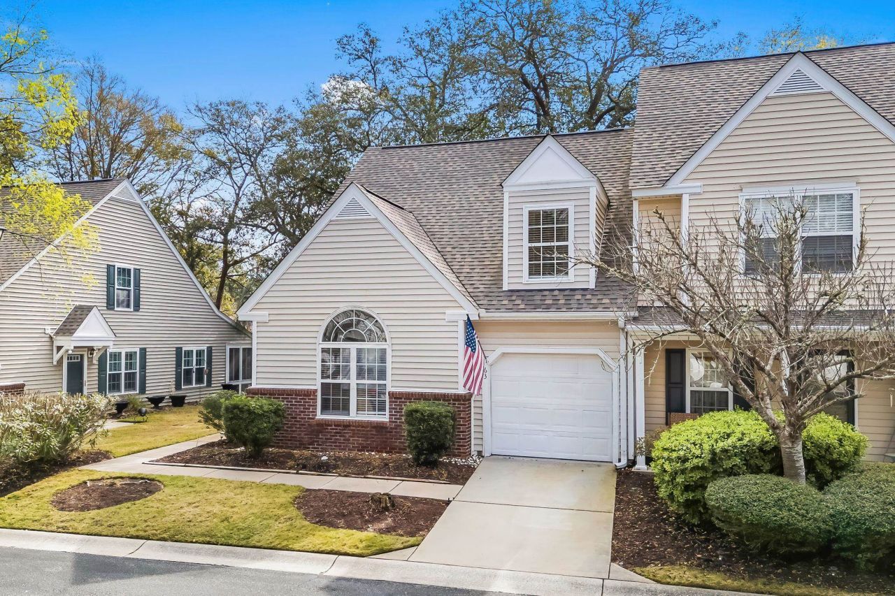 63 Pembroke Ln. Photo 37