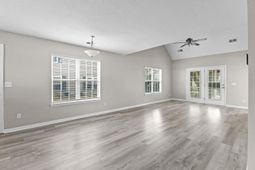 63 Pembroke Ln. photo 4