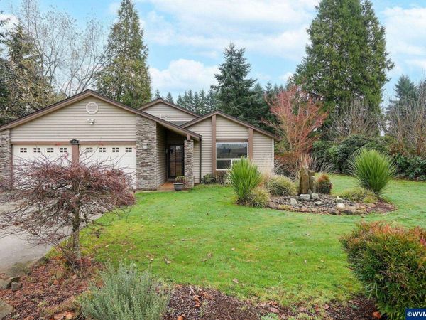 6782 Rainbow Dr SE, Salem, OR 97306