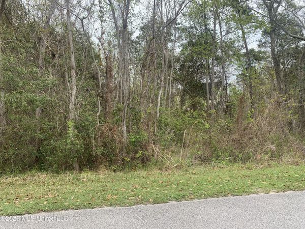 000 Pine Ridge Drive, Waveland, MS 39576