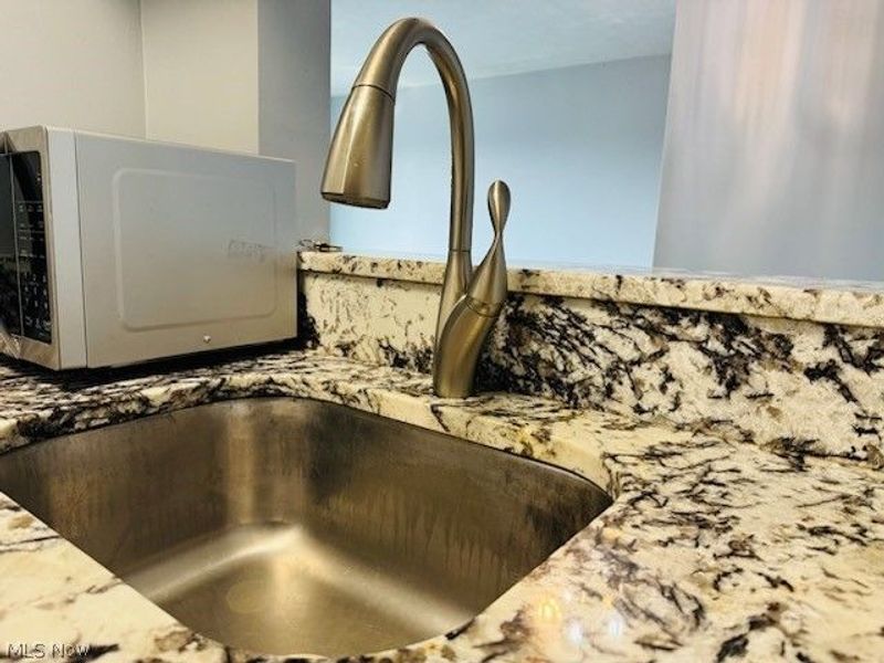 14567 Madison Avenue , Unit 505, Lakewood, OH 44107 Photo 7