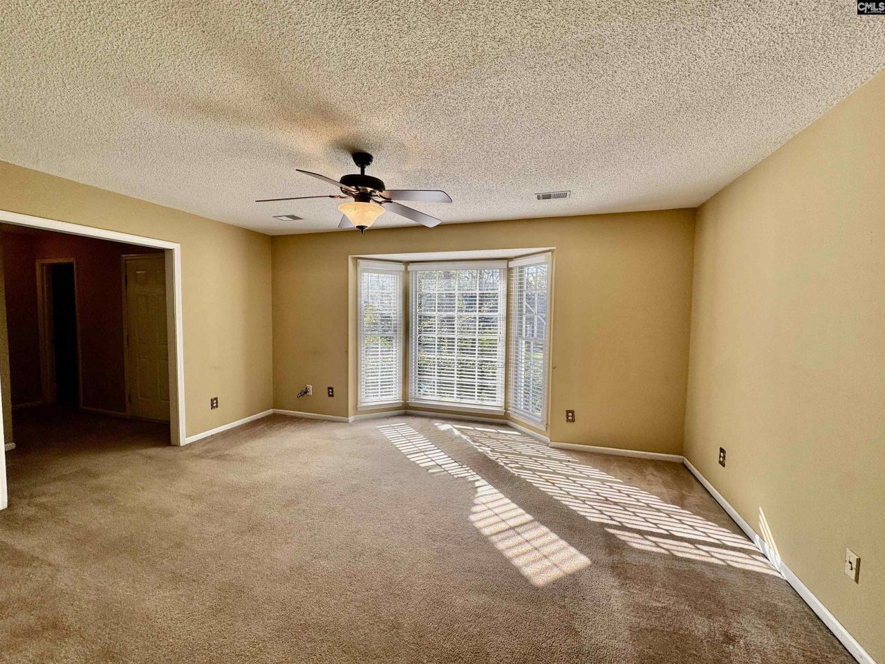 517 Kenton Drive Photo 4