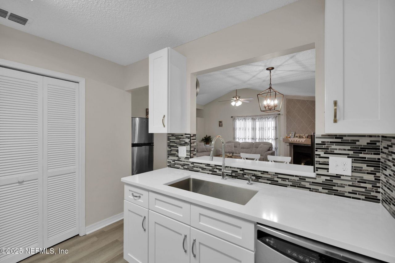 8300 Plaza Gate Lane, Unit 1122, Jacksonville, FL 32217 Photo