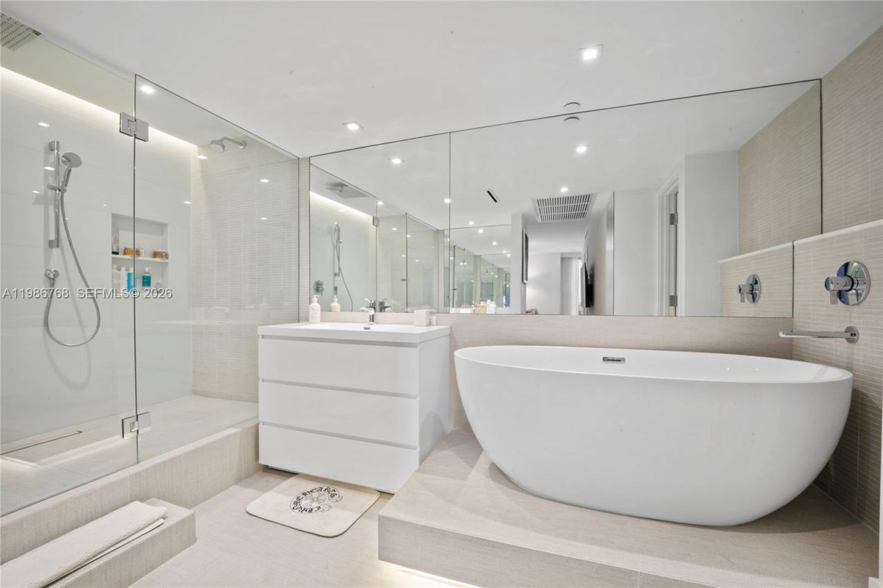2301 Collins Ave, Unit 624, Miami Beach, FL 33139 Photo