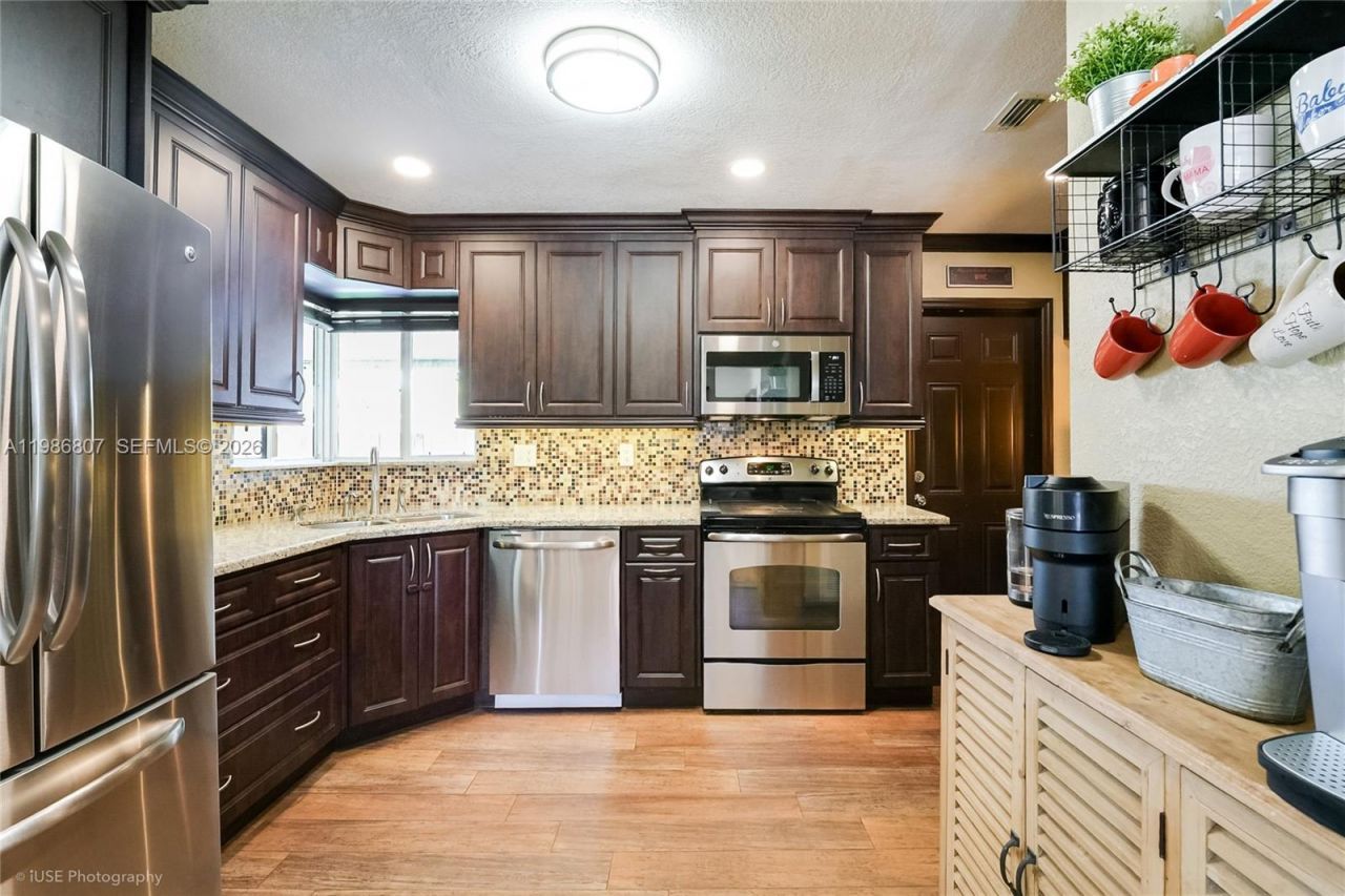 7921 NW 178th St , Hialeah, FL 33015 Photo