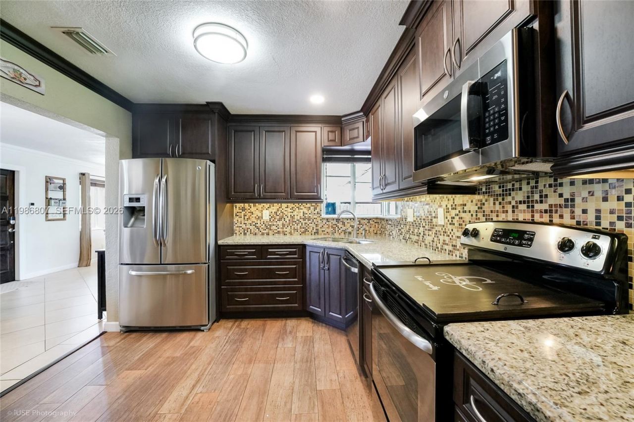 7921 NW 178th St , Hialeah, FL 33015 Photo