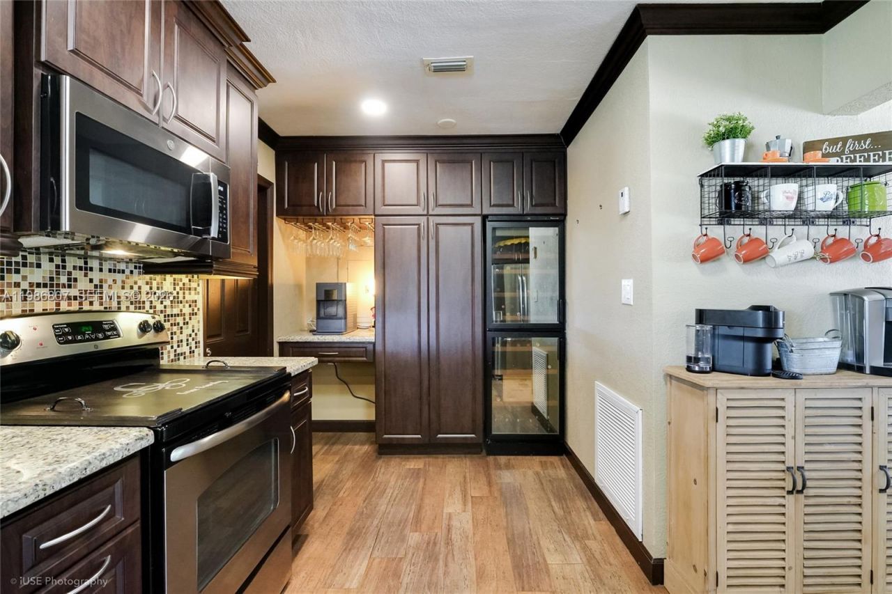 7921 NW 178th St , Hialeah, FL 33015 Photo