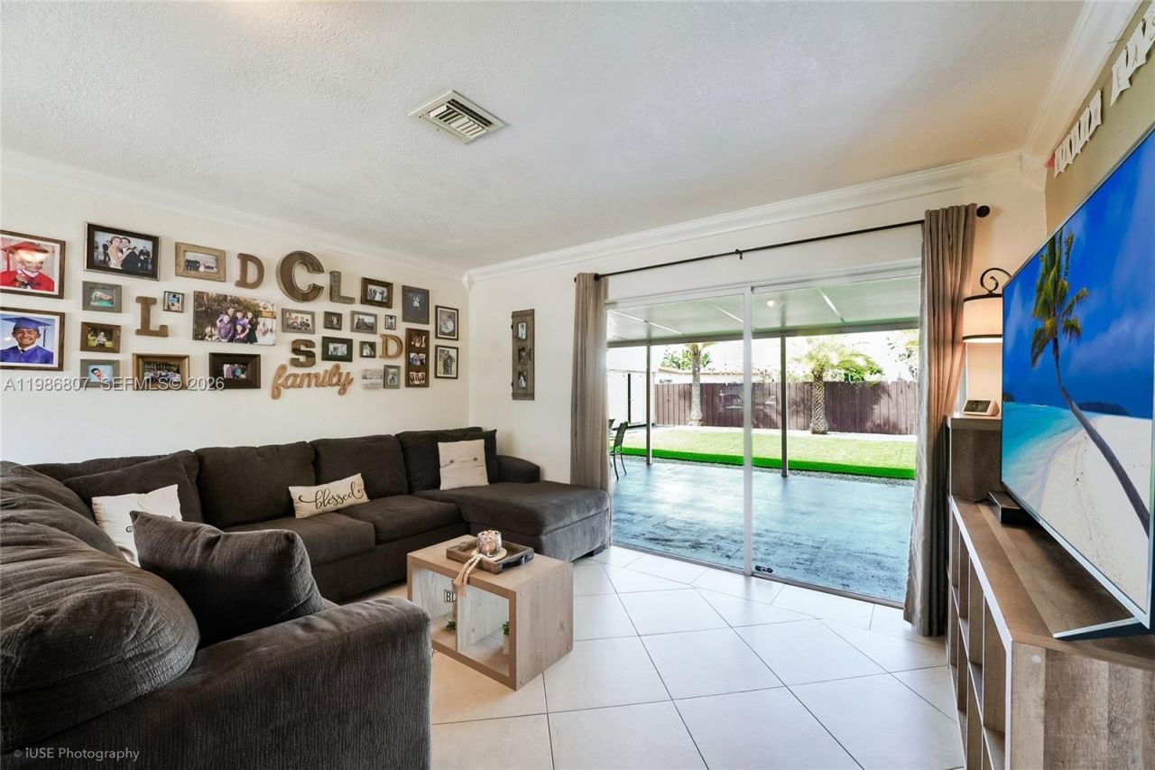 7921 NW 178th St , Hialeah, FL 33015 Photo