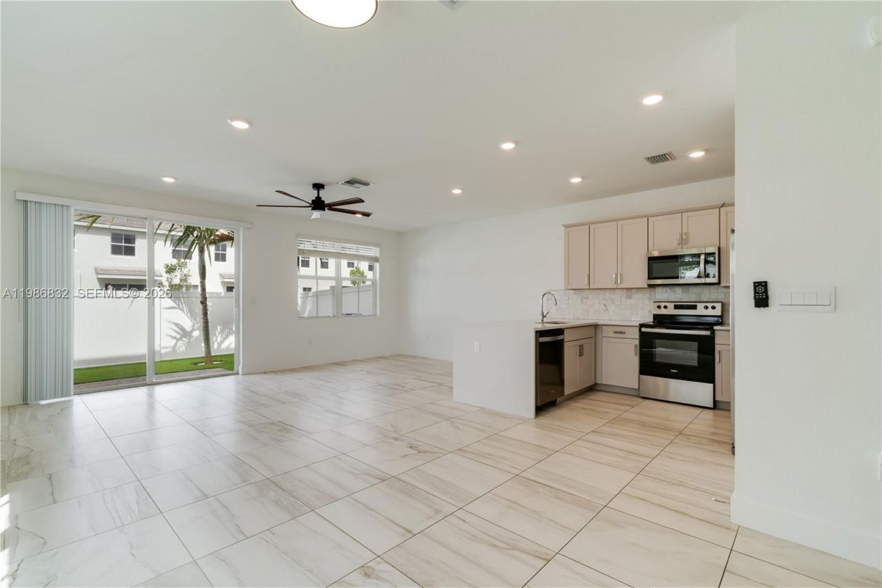 230 SW 170th Ave, Pembroke Pines, FL 33027 Photo