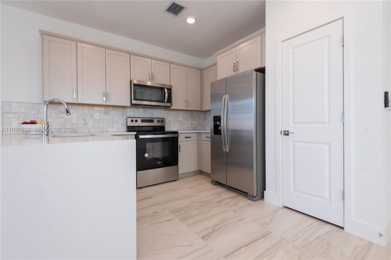 230 SW 170th Ave , Pembroke Pines, FL 33027 Photo