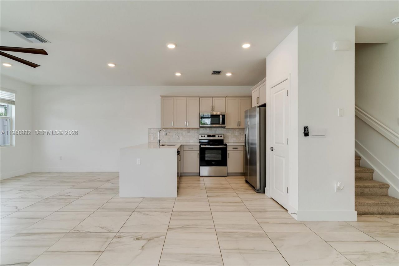 230 SW 170th Ave, Pembroke Pines, FL 33027 Photo