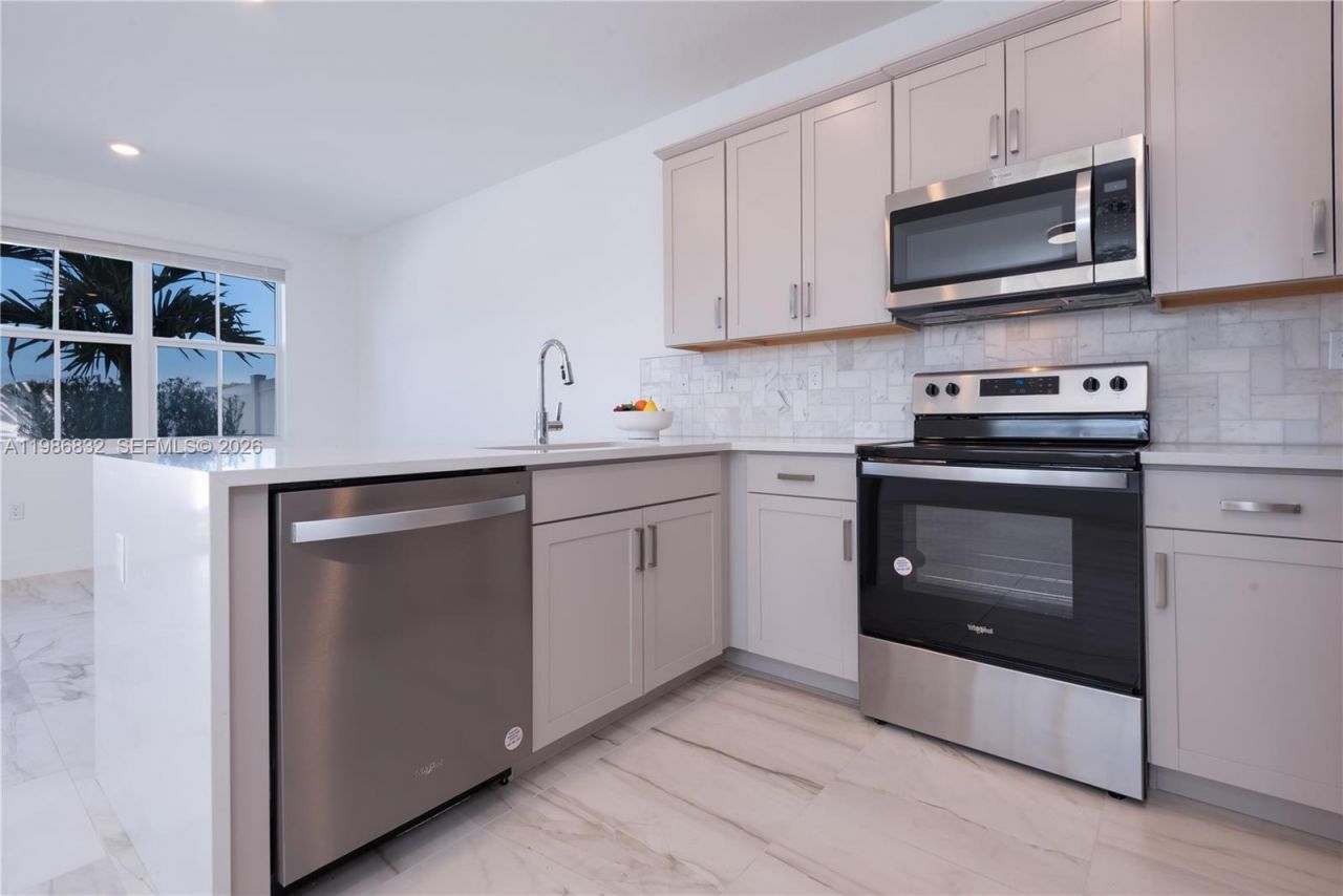 230 SW 170th Ave , Pembroke Pines, FL 33027 Photo