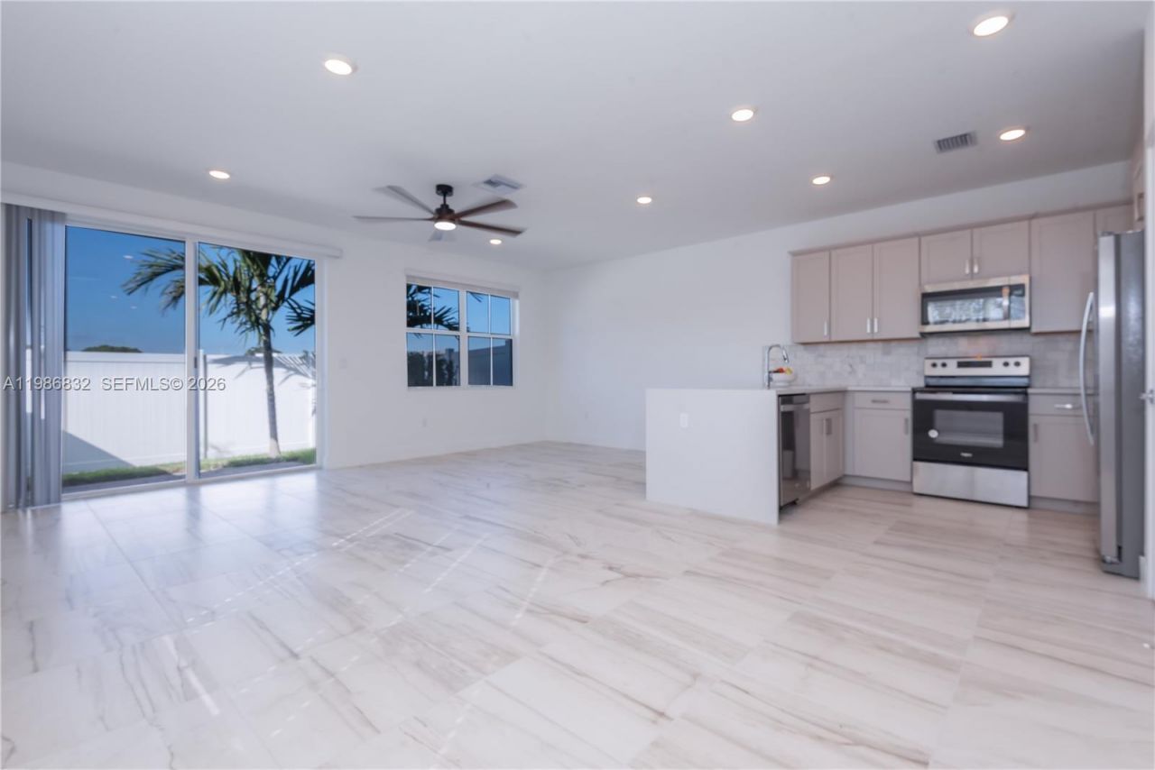 230 SW 170th Ave , Pembroke Pines, FL 33027 Photo