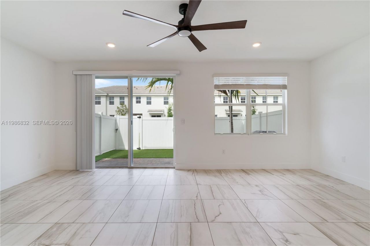 230 SW 170th Ave, Pembroke Pines, FL 33027 Photo