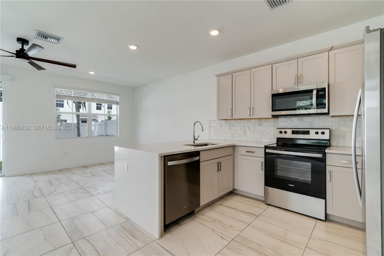 230 SW 170th Ave, Pembroke Pines, FL 33027 Photo