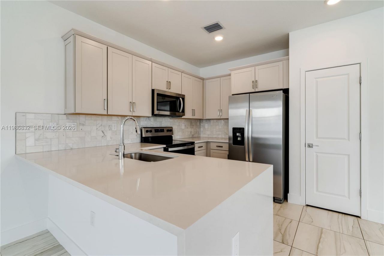 230 SW 170th Ave, Pembroke Pines, FL 33027 Photo