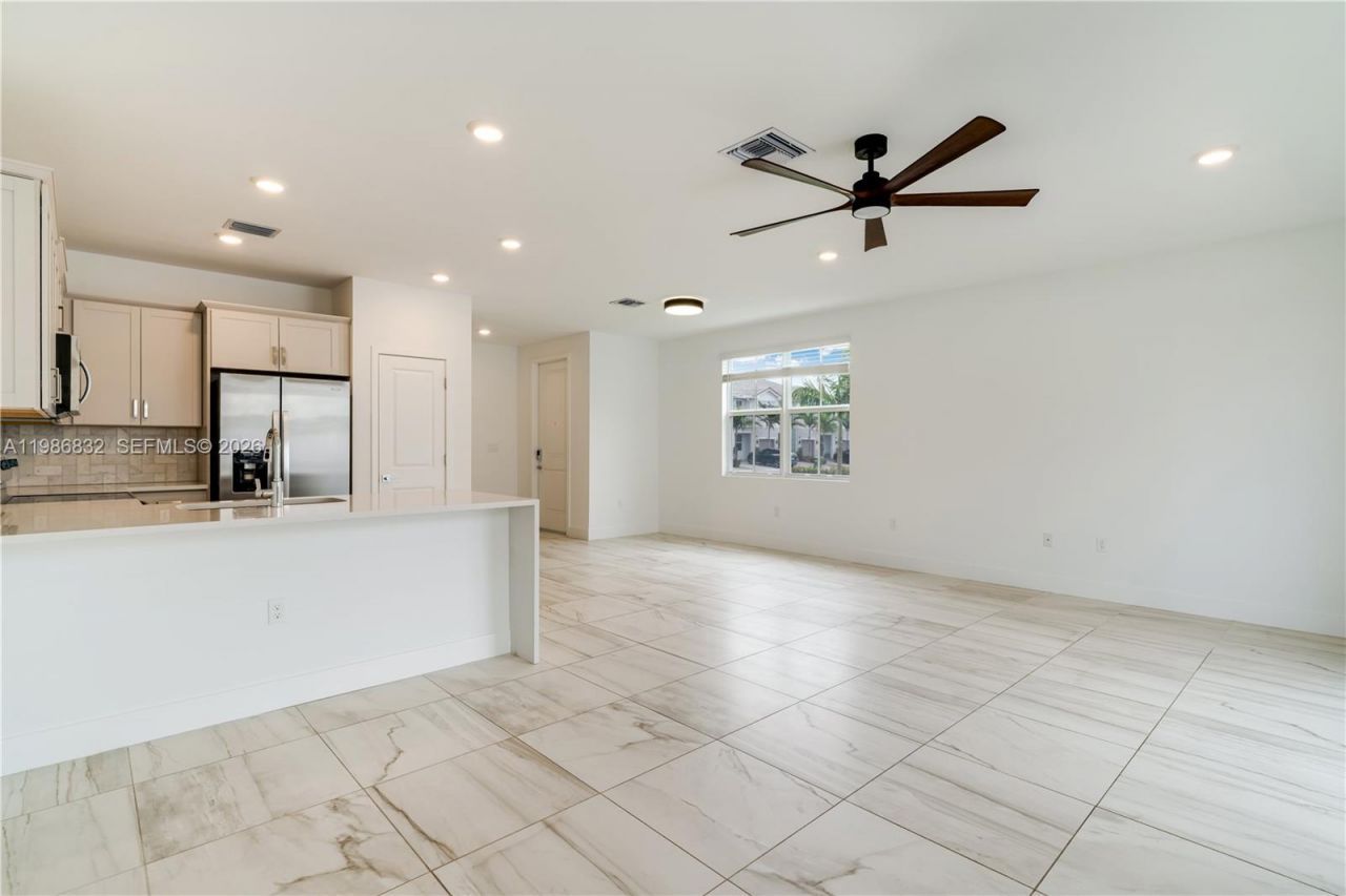 230 SW 170th Ave, Pembroke Pines, FL 33027 Photo