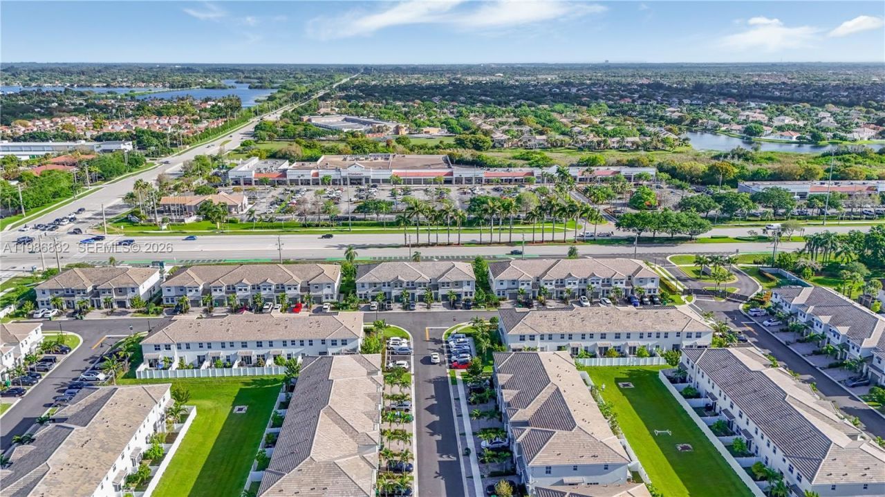 230 SW 170th Ave, Pembroke Pines, FL 33027 Photo