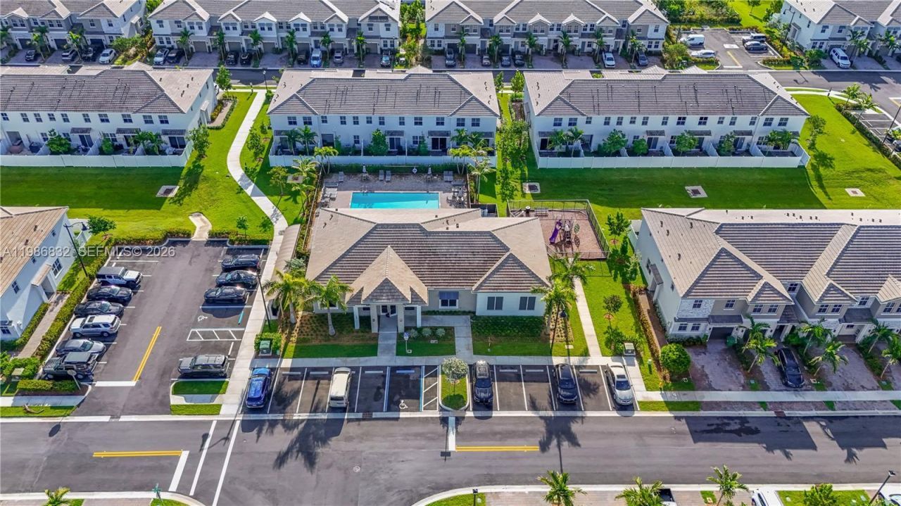 230 SW 170th Ave, Pembroke Pines, FL 33027 Photo