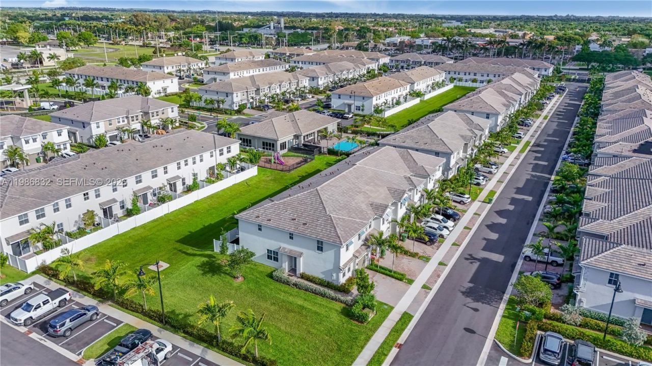 230 SW 170th Ave, Pembroke Pines, FL 33027 Photo