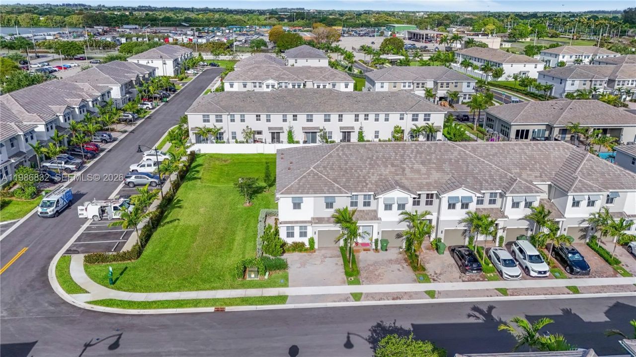 230 SW 170th Ave, Pembroke Pines, FL 33027 Photo