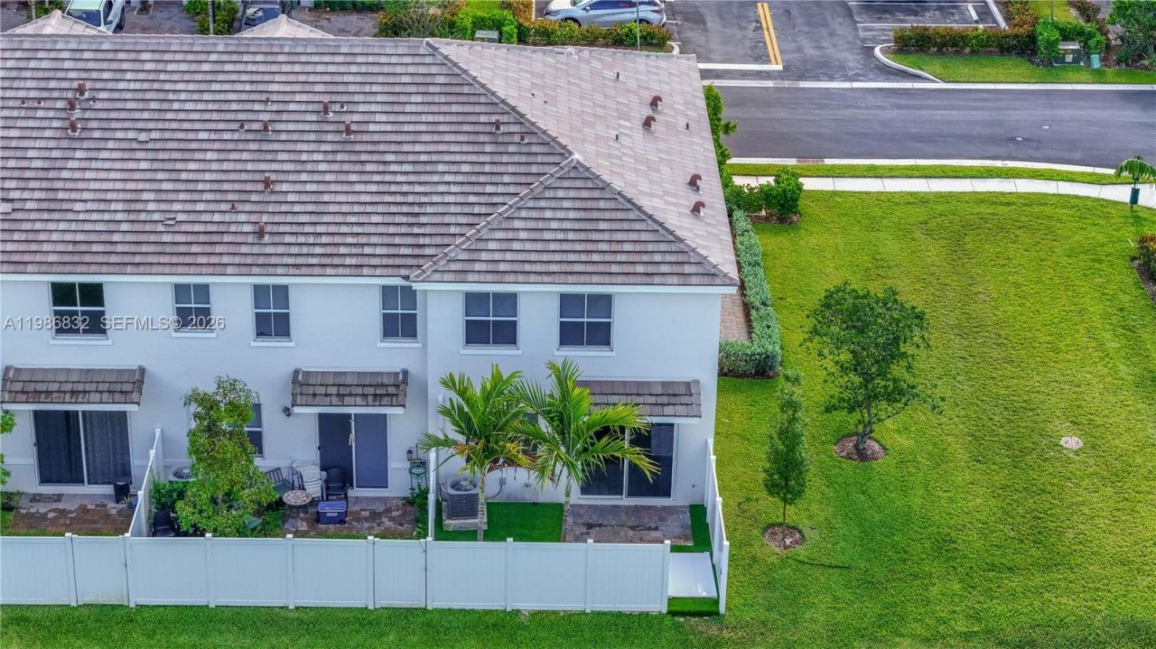 230 SW 170th Ave, Pembroke Pines, FL 33027 Photo