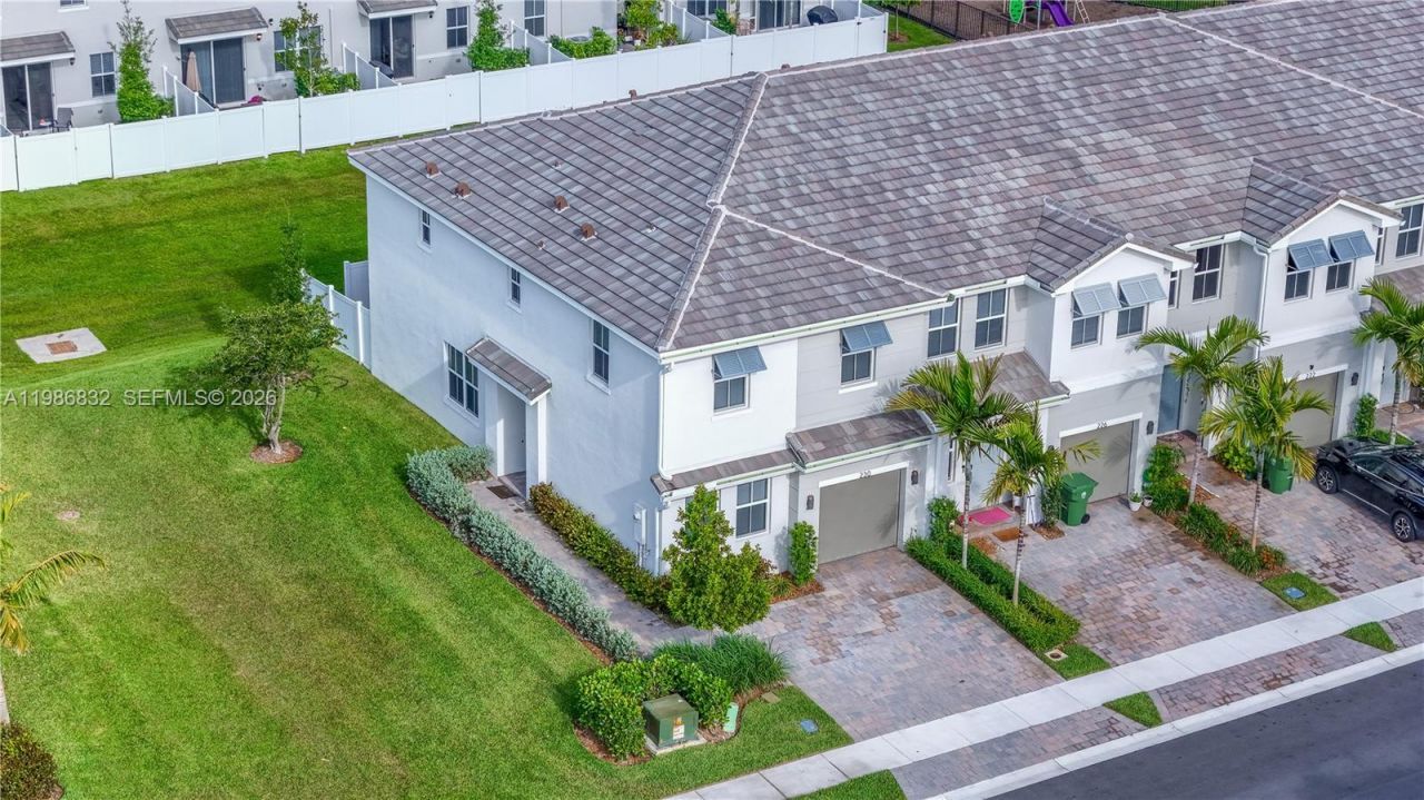 230 SW 170th Ave, Pembroke Pines, FL 33027 Photo