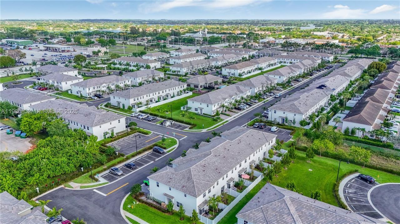 230 SW 170th Ave, Pembroke Pines, FL 33027 Photo