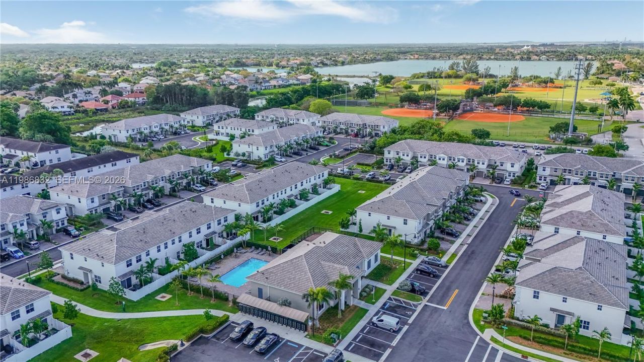 230 SW 170th Ave, Pembroke Pines, FL 33027 Photo