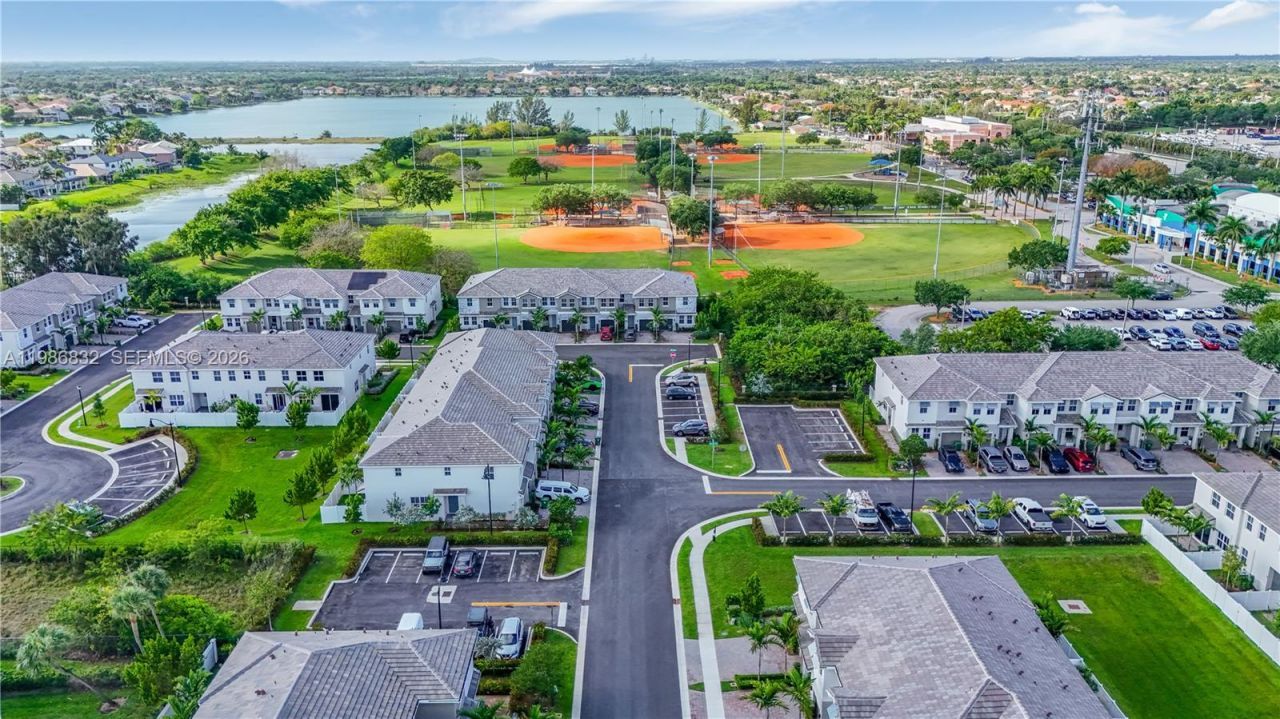 230 SW 170th Ave, Pembroke Pines, FL 33027 Photo