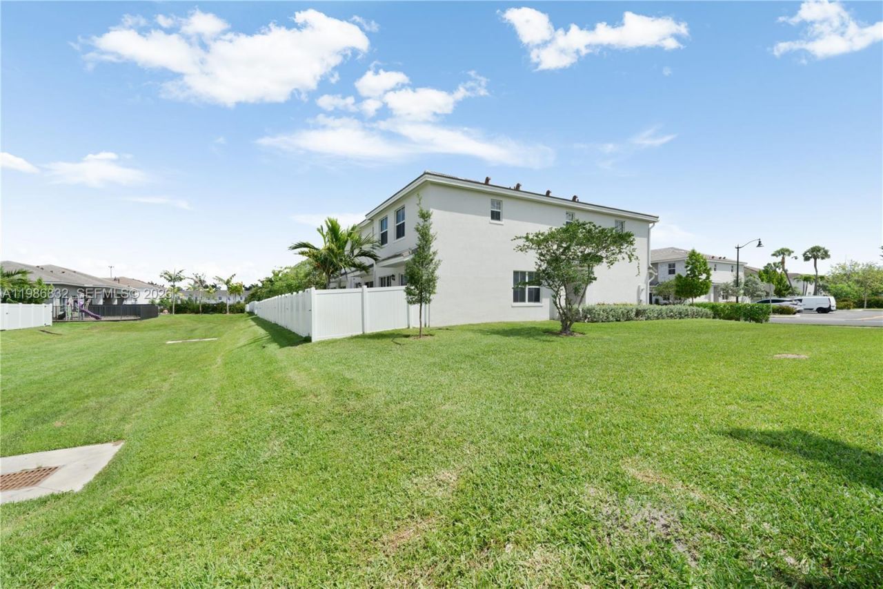 230 SW 170th Ave, Pembroke Pines, FL 33027 Photo