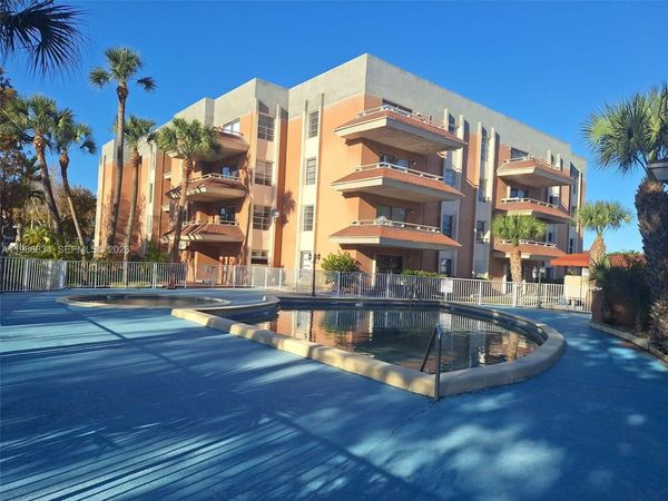 17600 NW 68th Ave , Unit B4009, Hialeah, FL 33015