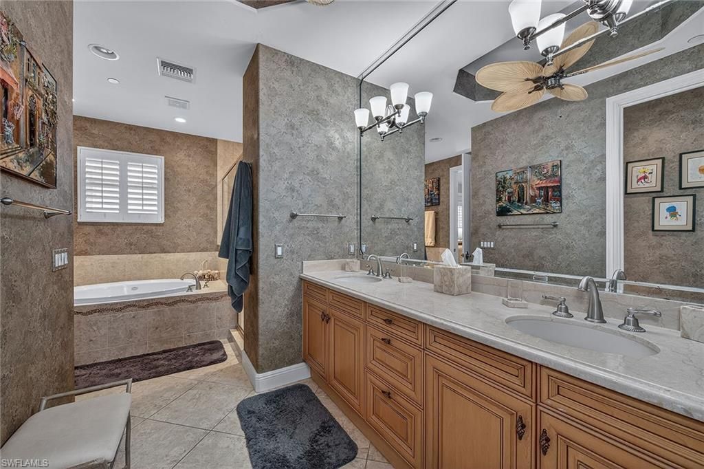 580 Avellino Isles Cir, Unit 201, Naples, FL 34119 Photo
