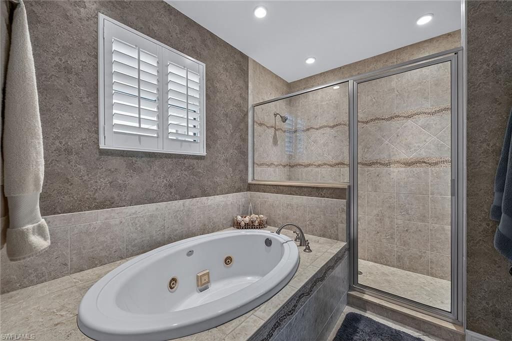 580 Avellino Isles Cir, Unit 201, Naples, FL 34119 Photo