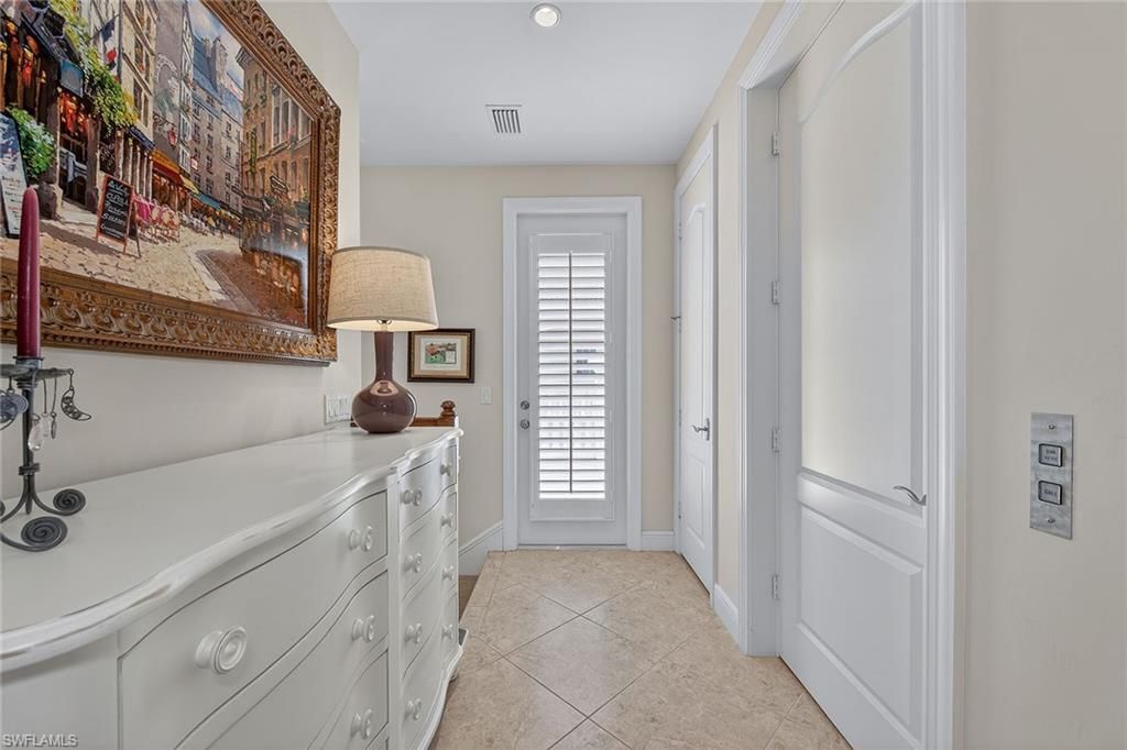 580 Avellino Isles Cir, Unit 201, Naples, FL 34119 Photo