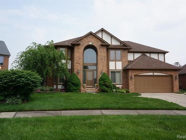 49954 Willowood Drive, Macomb Twp, MI 48044