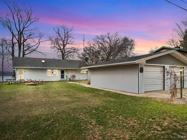 632 Dorbert Drive, Waterloo Twp, MI 49259