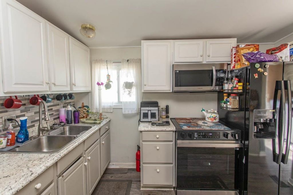 1577 Crystal Lake Dr. Photo 13