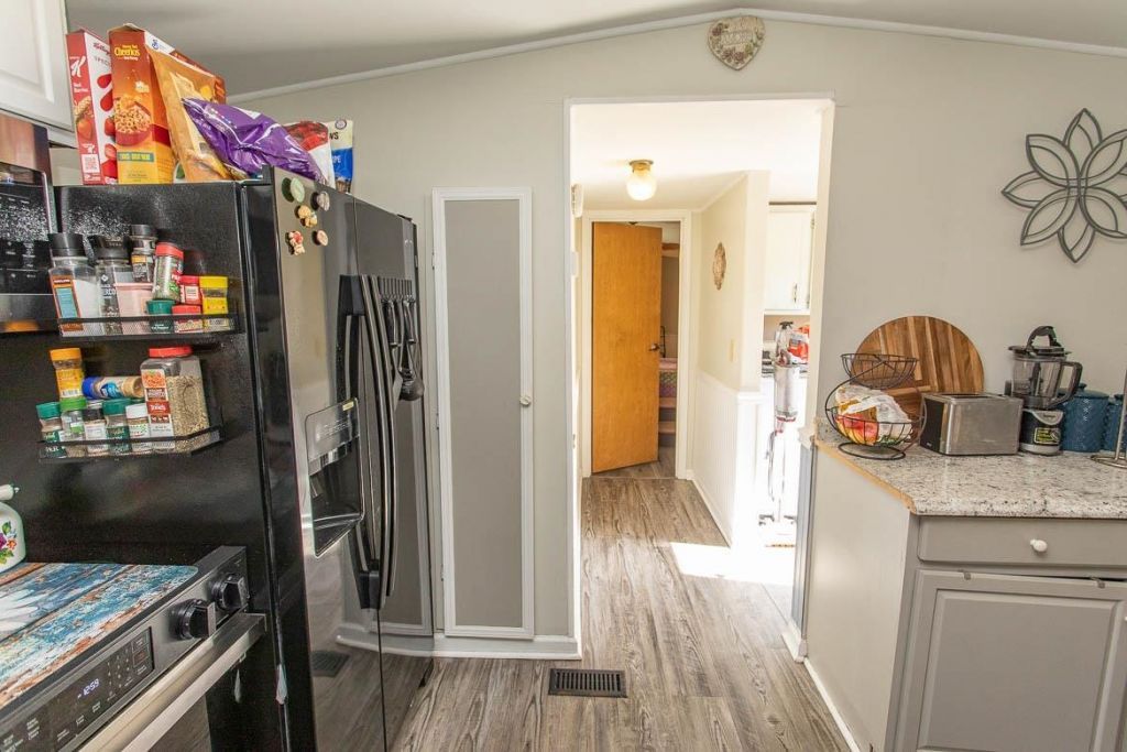 1577 Crystal Lake Dr. Photo 15