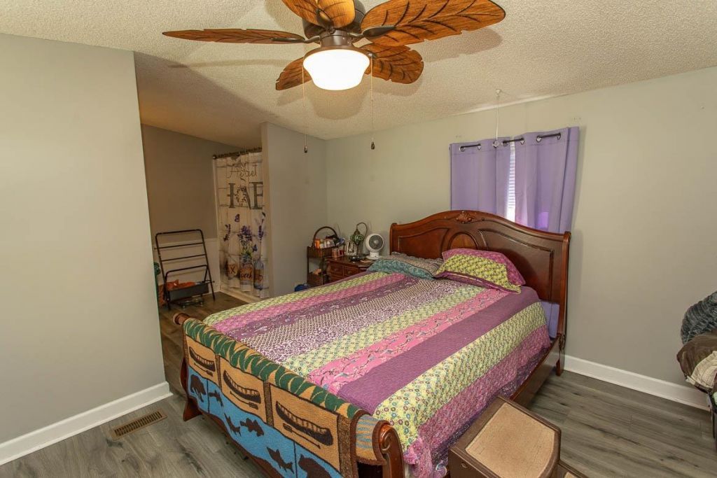 1577 Crystal Lake Dr. Photo 15