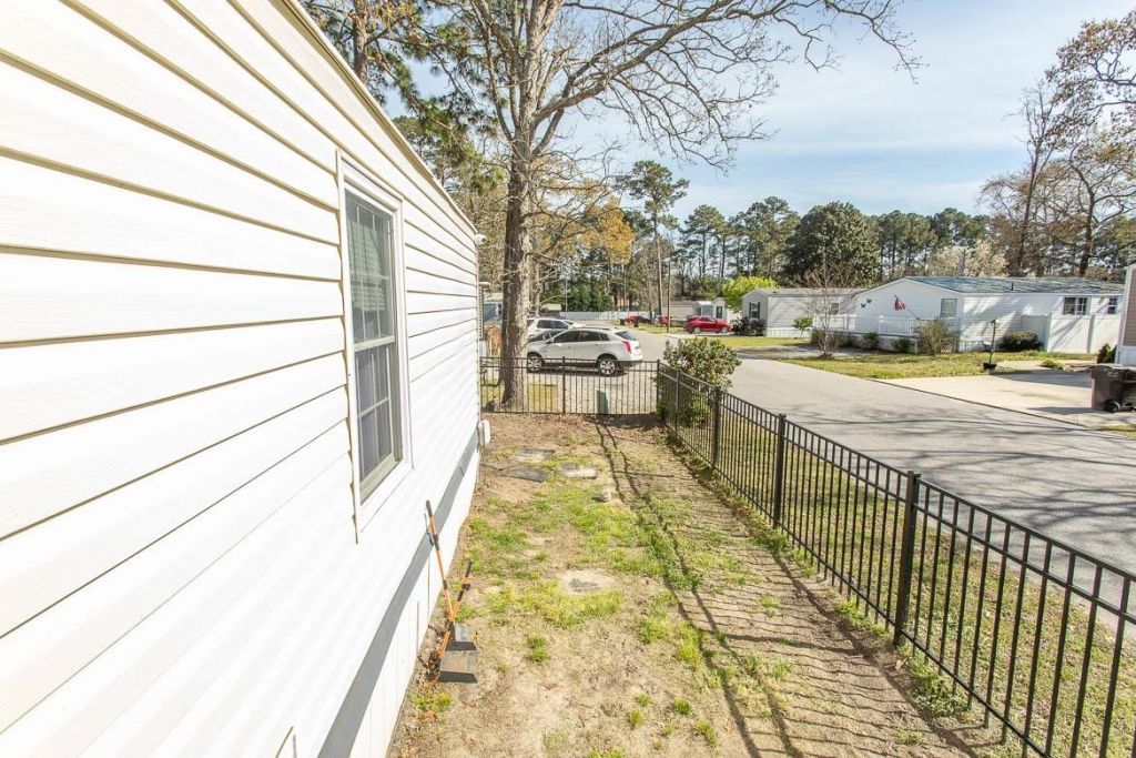 1577 Crystal Lake Dr. Photo 23