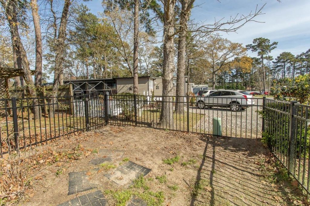1577 Crystal Lake Dr. Photo 24