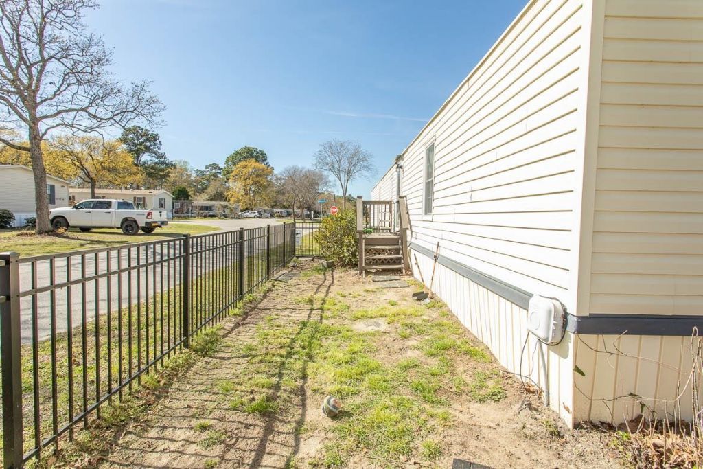 1577 Crystal Lake Dr. Photo 27