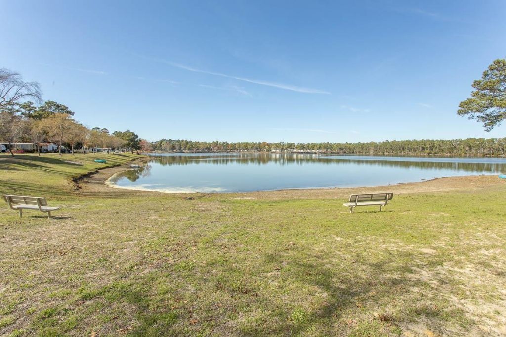 1577 Crystal Lake Dr. Photo 5