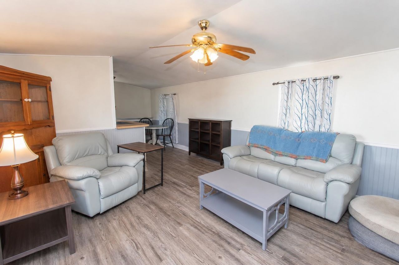 1577 Crystal Lake Dr. Photo 5