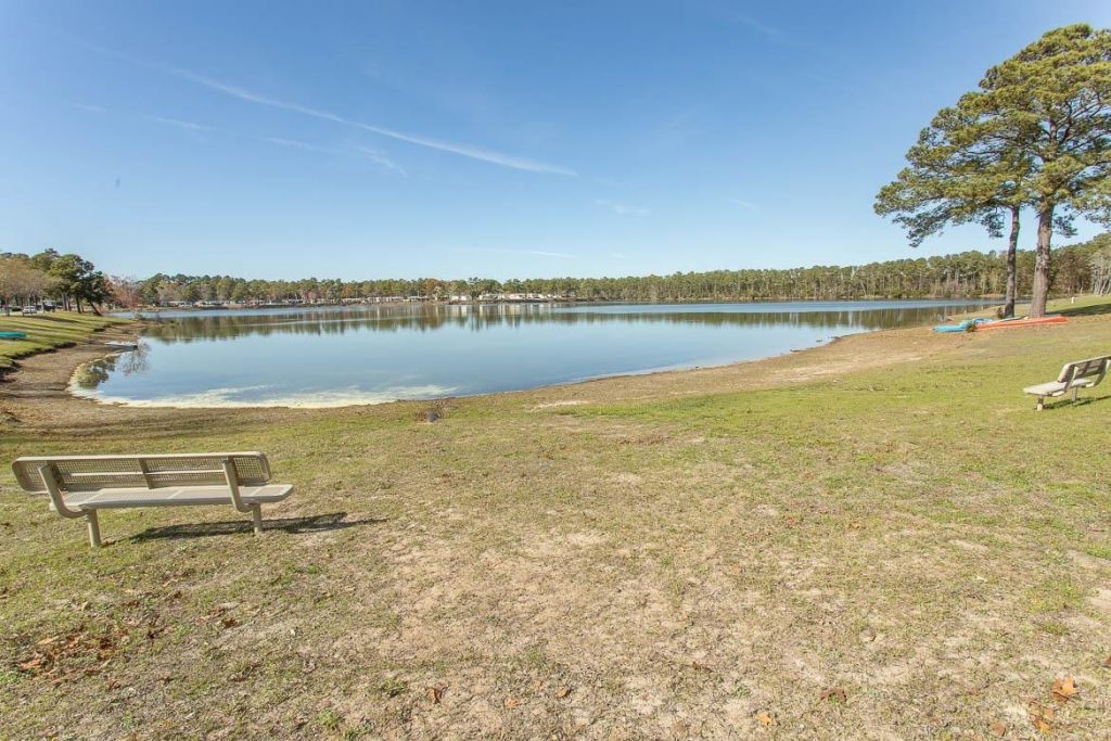 1577 Crystal Lake Dr. Photo 6